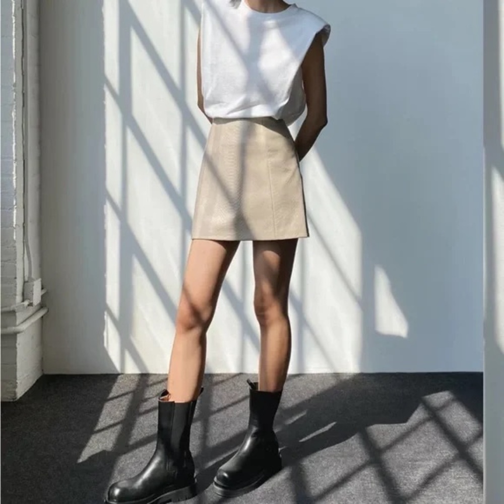 Aritzia Babaton suede skirt